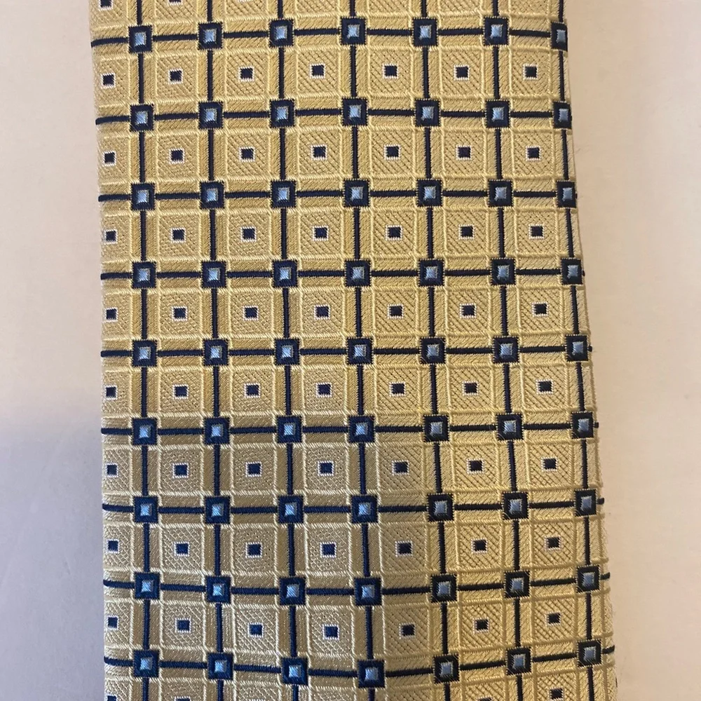 JOS A BANK Yellow Mens 100% Silk Necktie Neck Tie $45 EUC